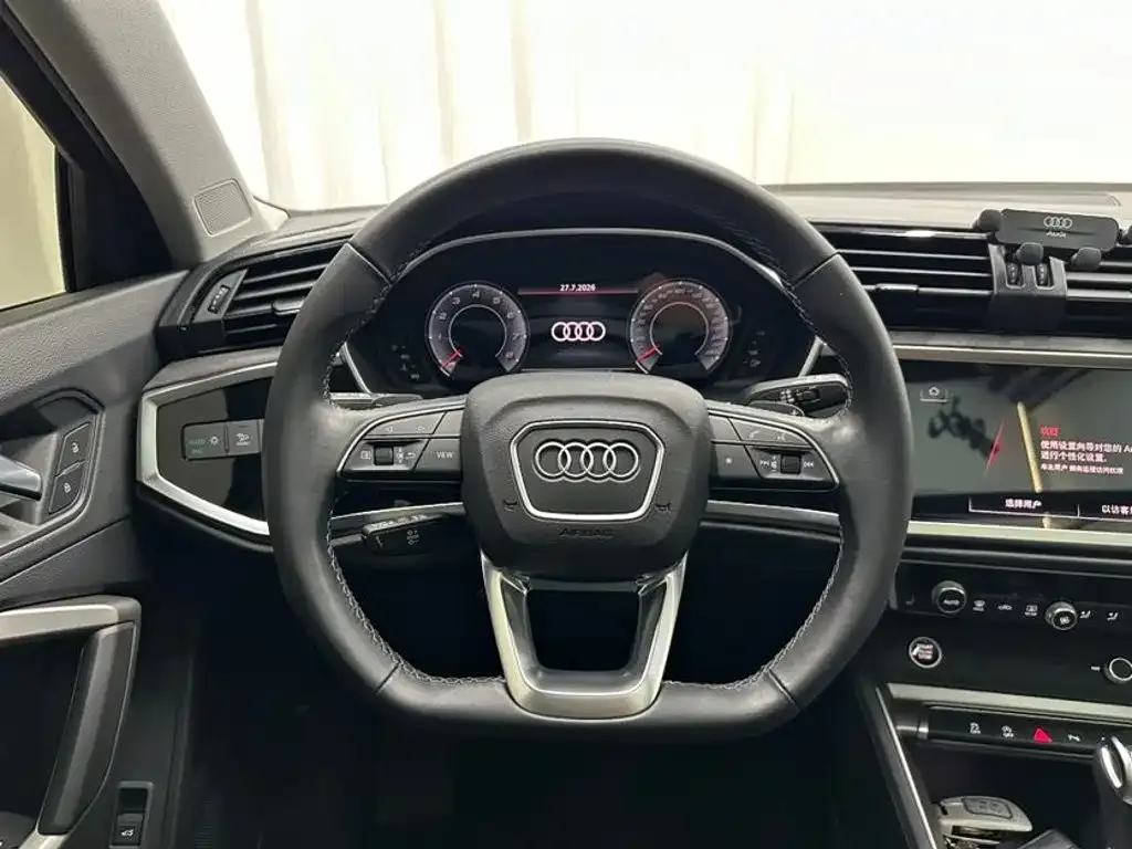 Audi Q3 — фото 10