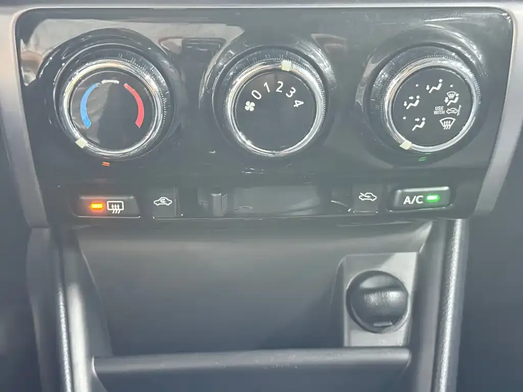 Toyota Yaris L — фото 2
