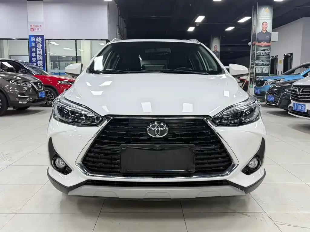 Toyota Yaris L — фото 9