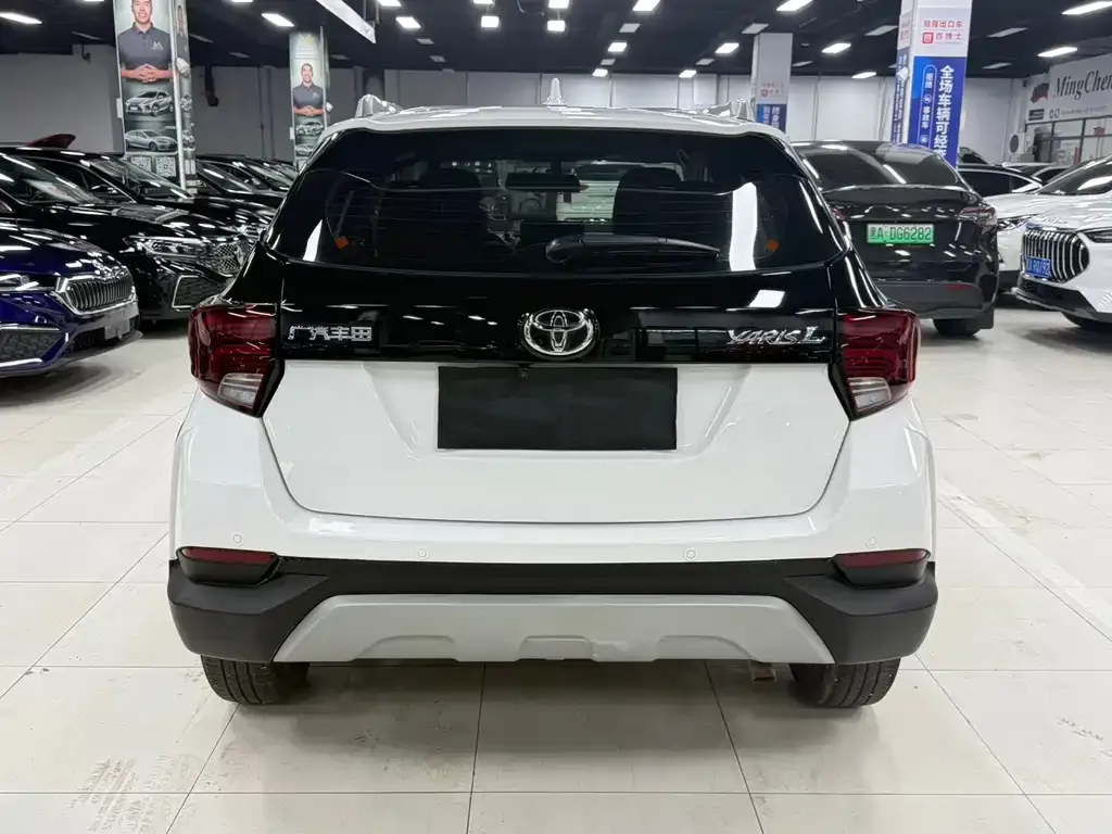 Toyota Yaris L — фото 5
