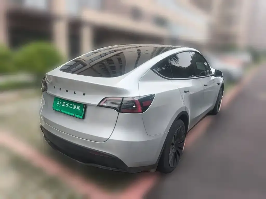 Tesla Model Y — фото 4