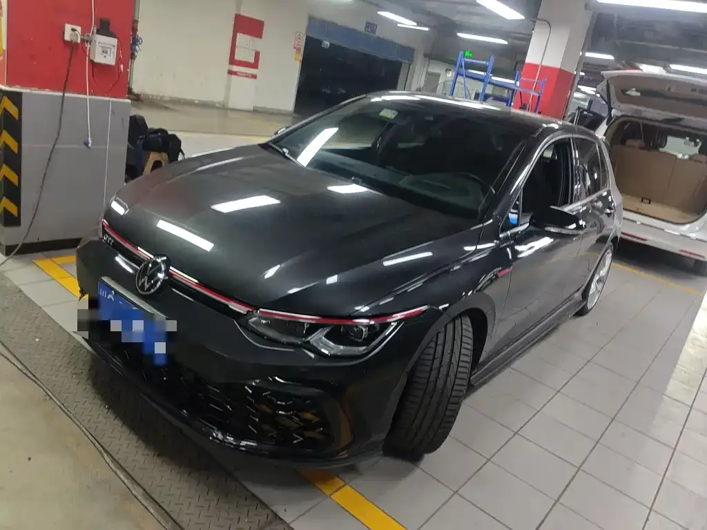 Volkswagen Golf GTI — фото 1