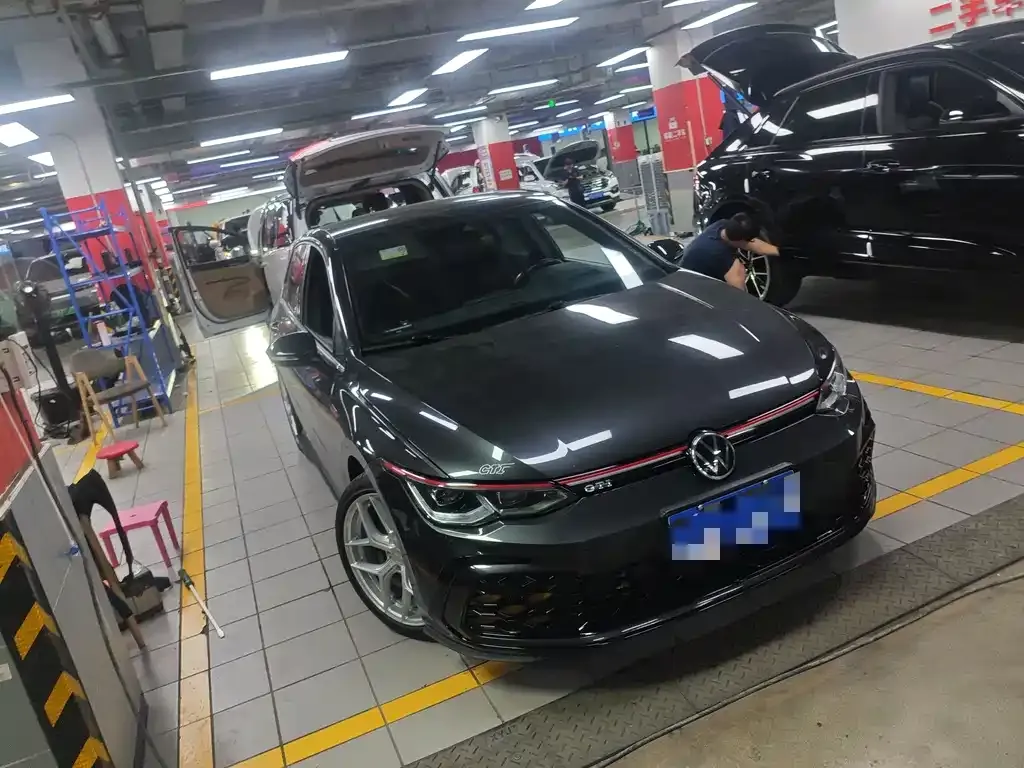 Volkswagen Golf GTI — фото 9