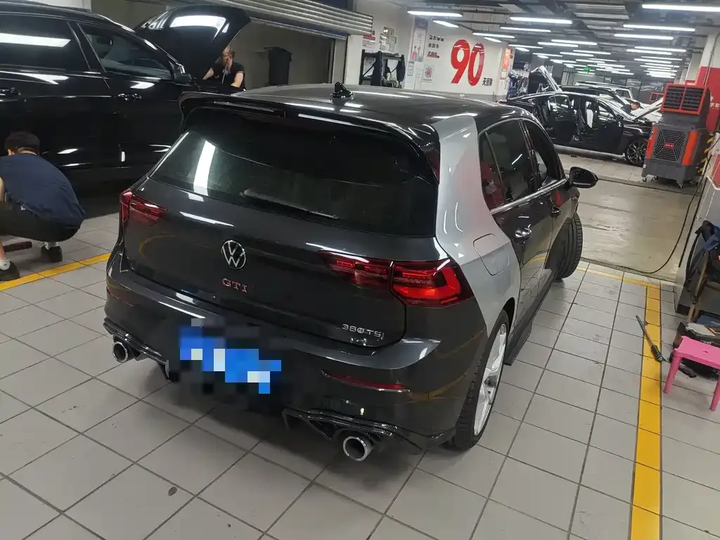 Volkswagen Golf GTI — фото 10