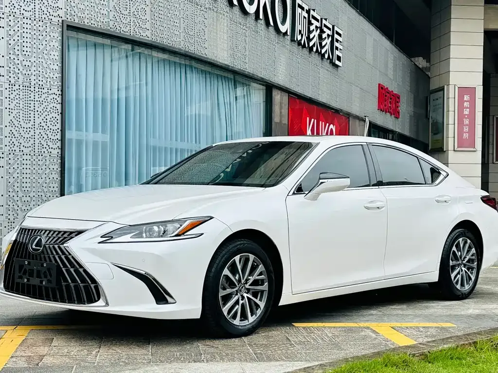 Lexus ES — фото 1