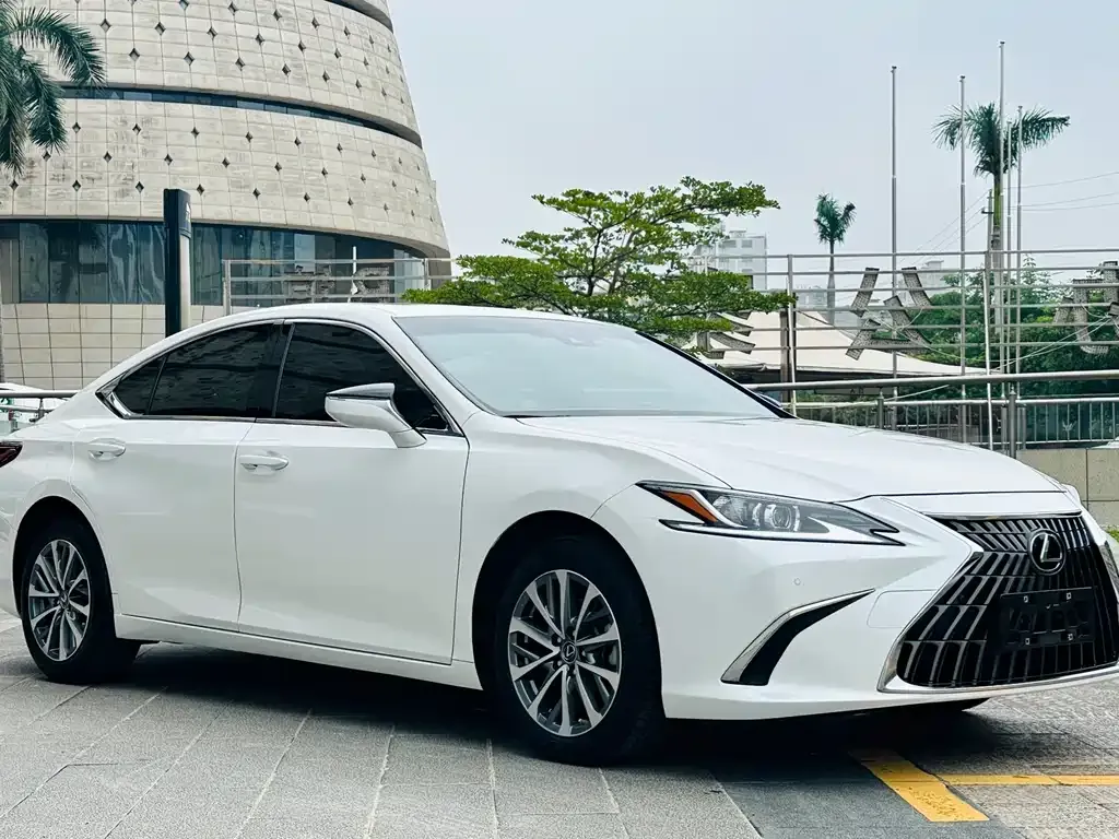 Lexus ES — фото 3