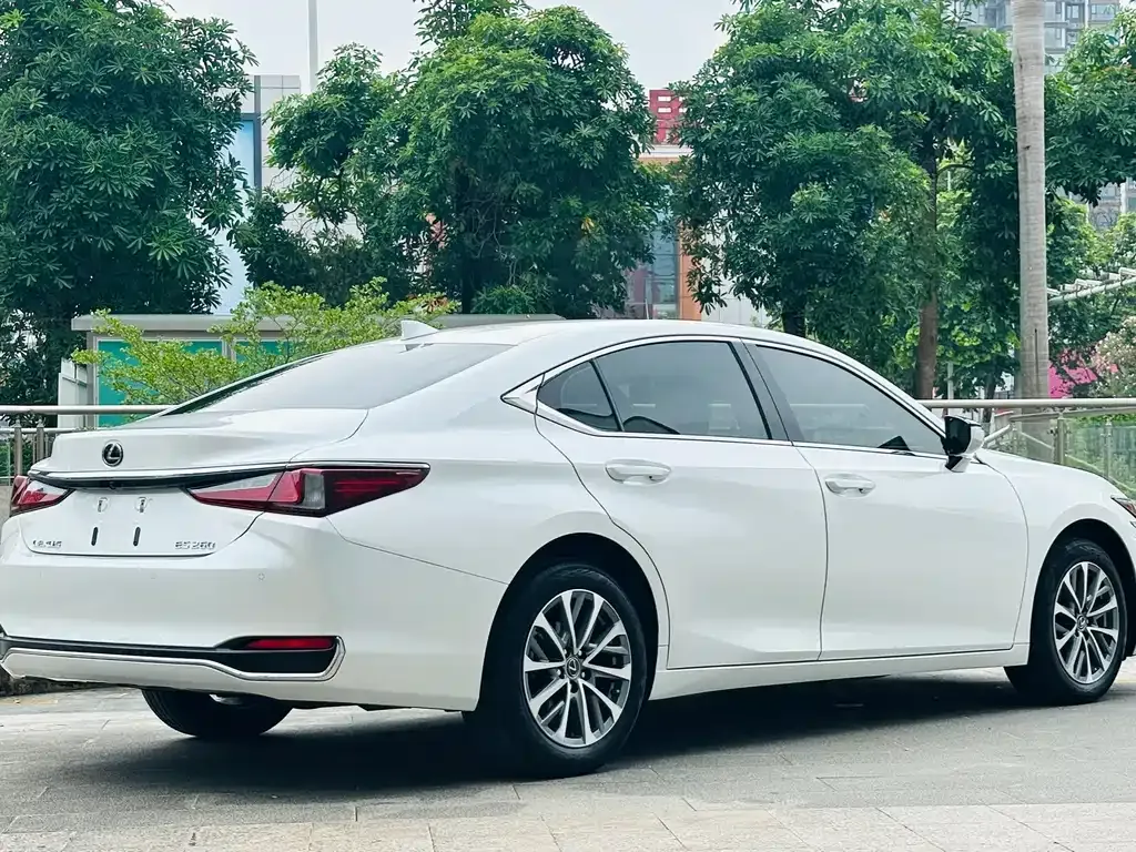 Lexus ES — фото 4