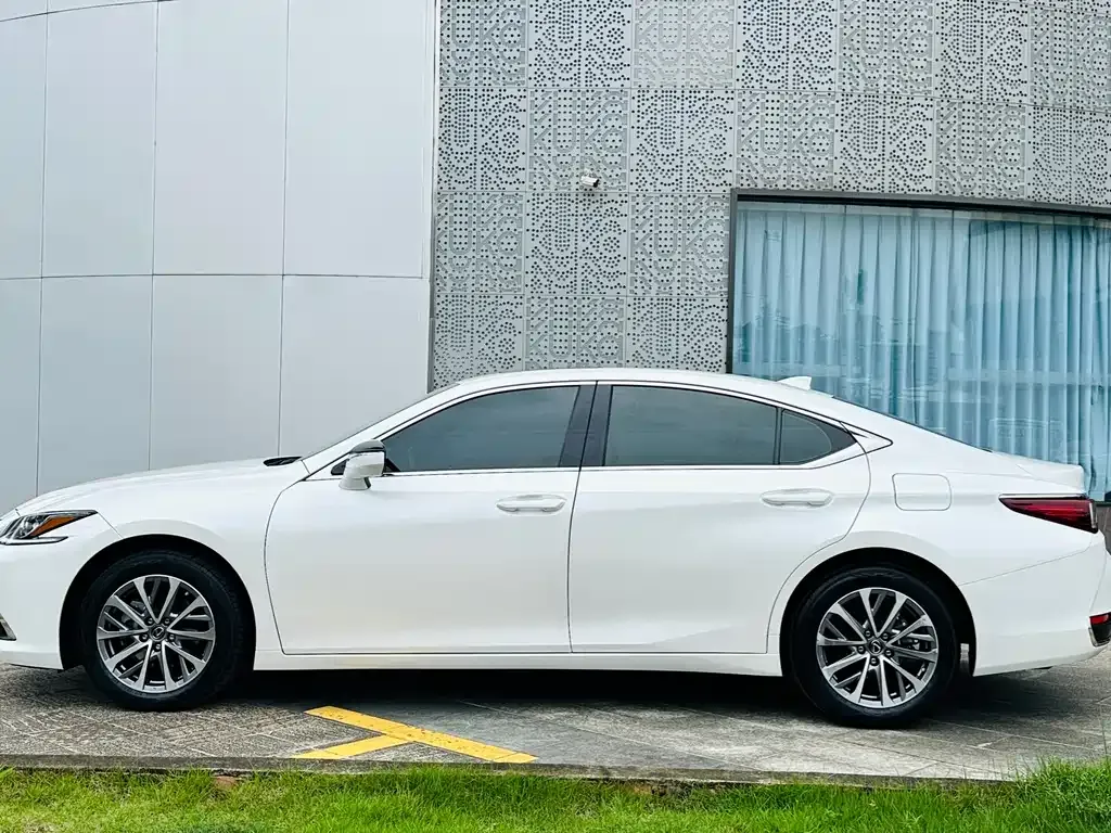 Lexus ES — фото 9