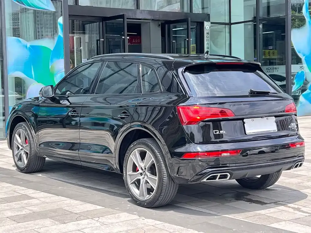 Audi Q5L — фото 5