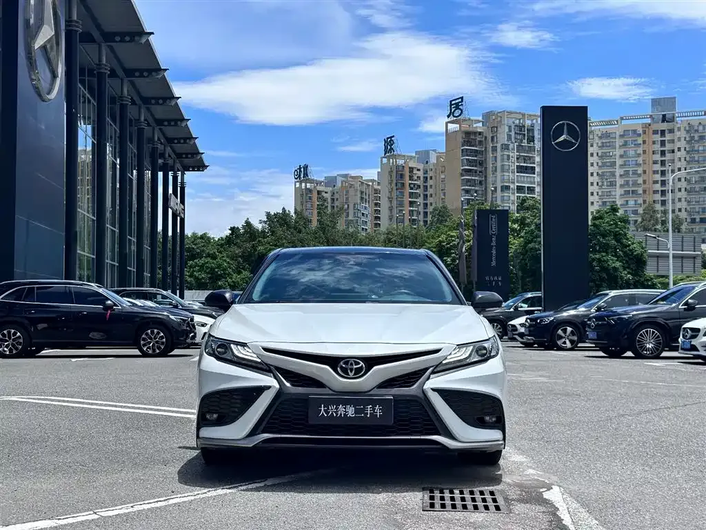 Toyota Camry — фото 7