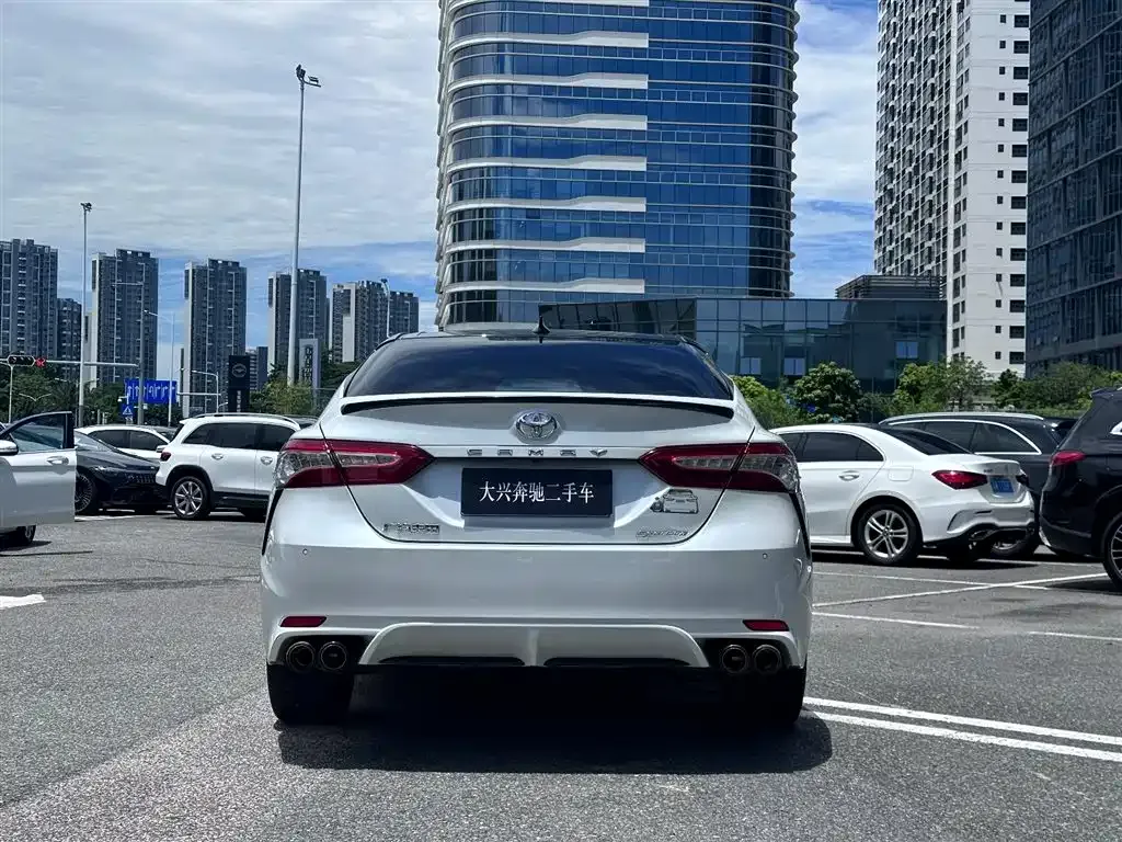 Toyota Camry — фото 6