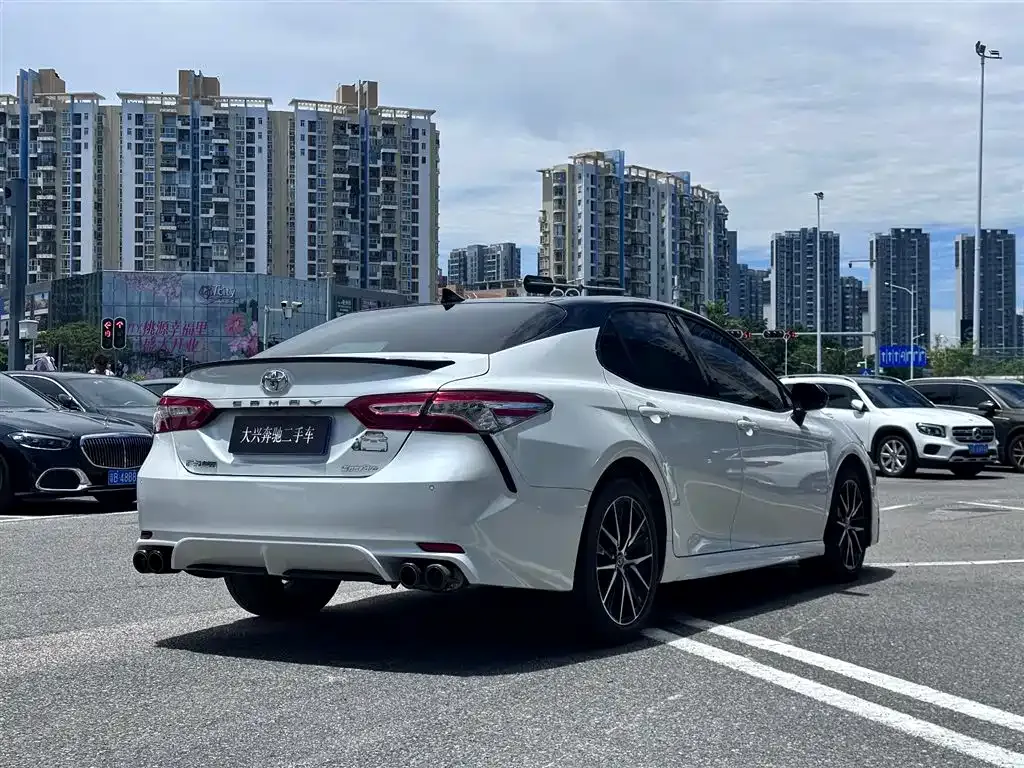 Toyota Camry — фото 4