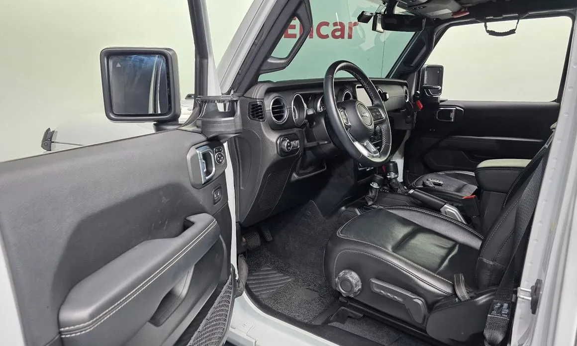 Jeep Wrangler — фото 10