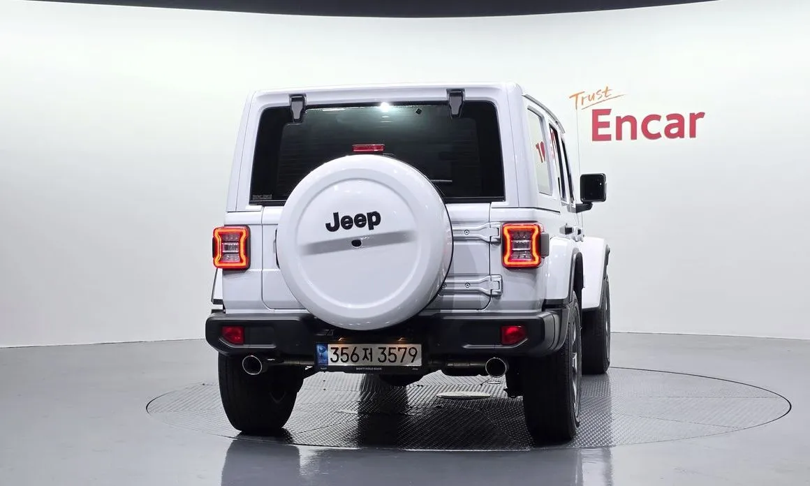 Jeep Wrangler — фото 7