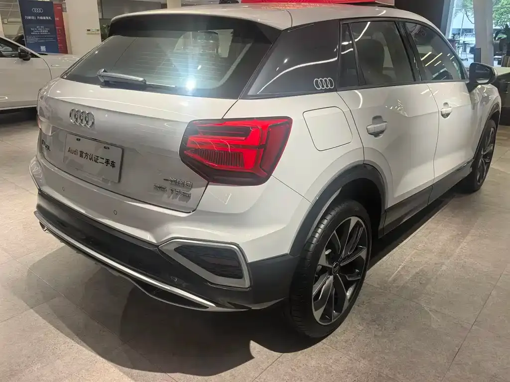 Audi Q2L — фото 4