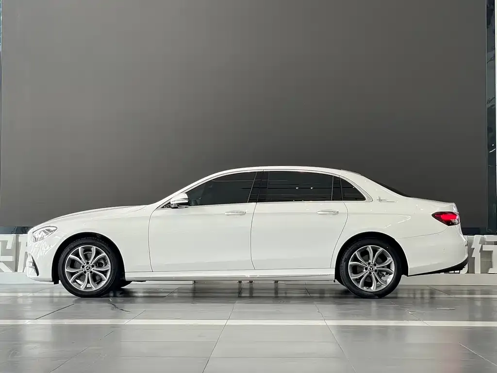 Mercedes-Benz E-Class — фото 4