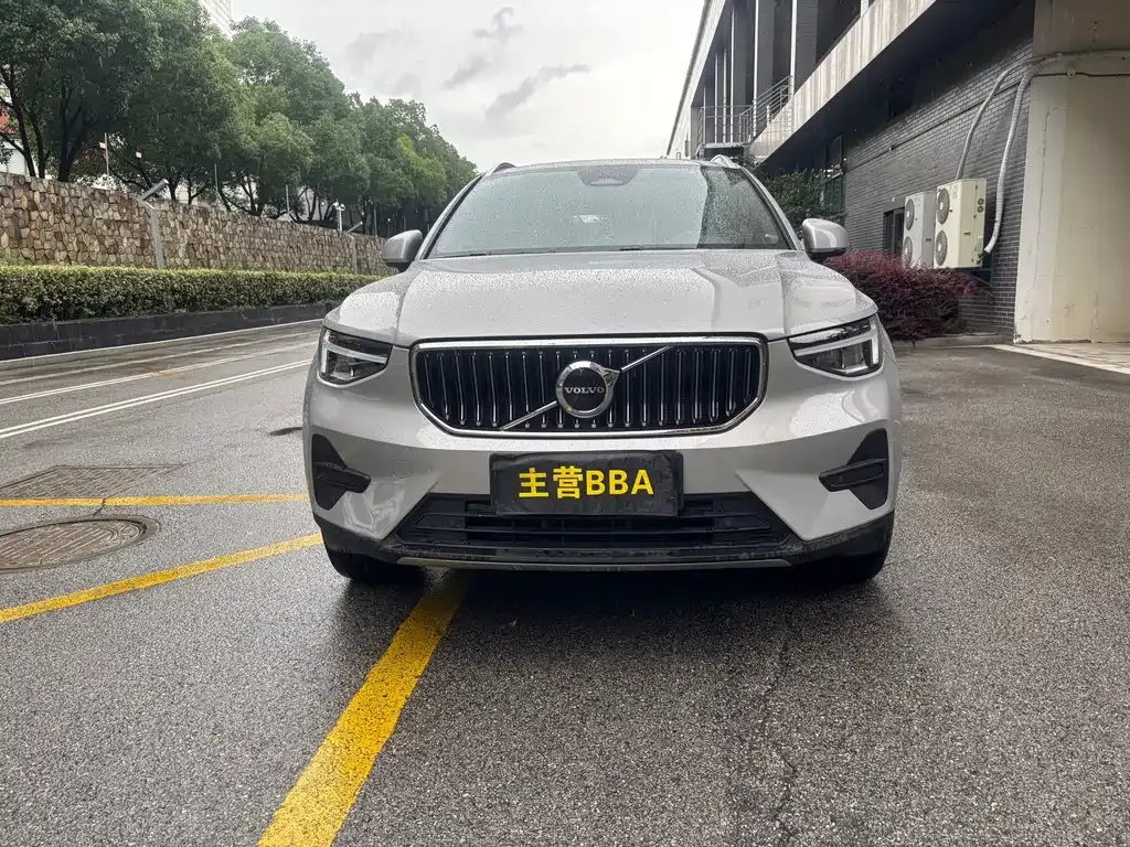 Volvo XC40 — фото 8