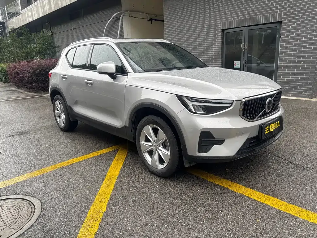 Volvo XC40 — фото 9