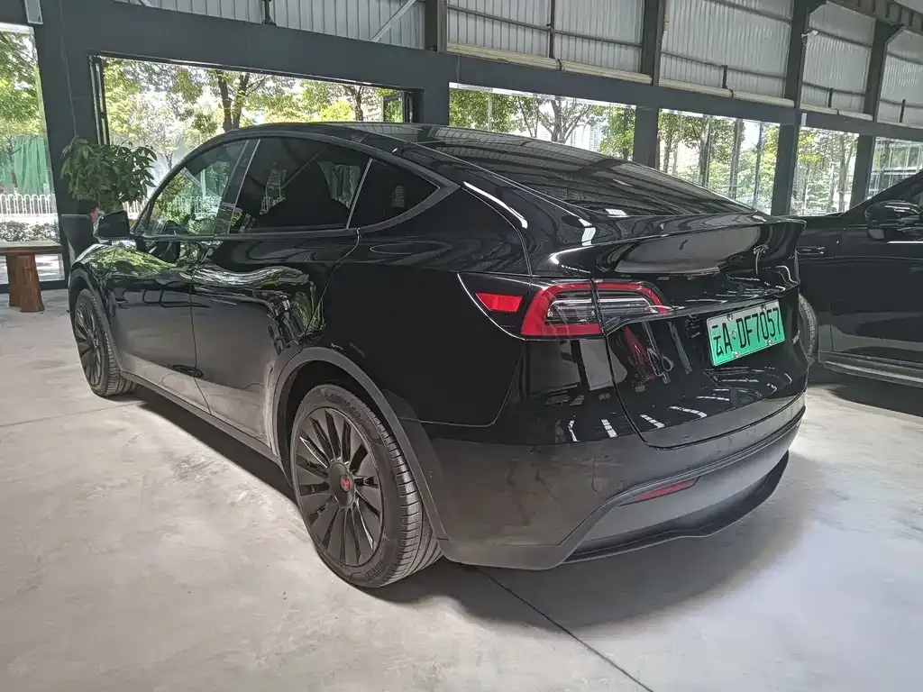 Tesla Model Y — фото 7