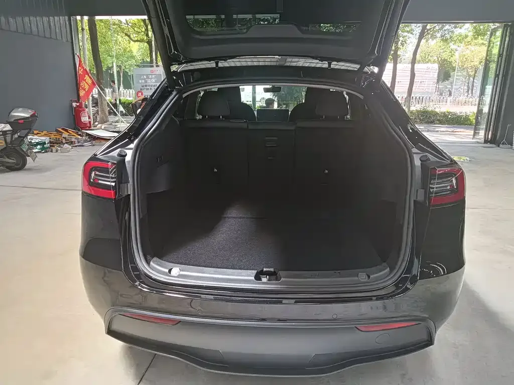 Tesla Model Y — фото 5