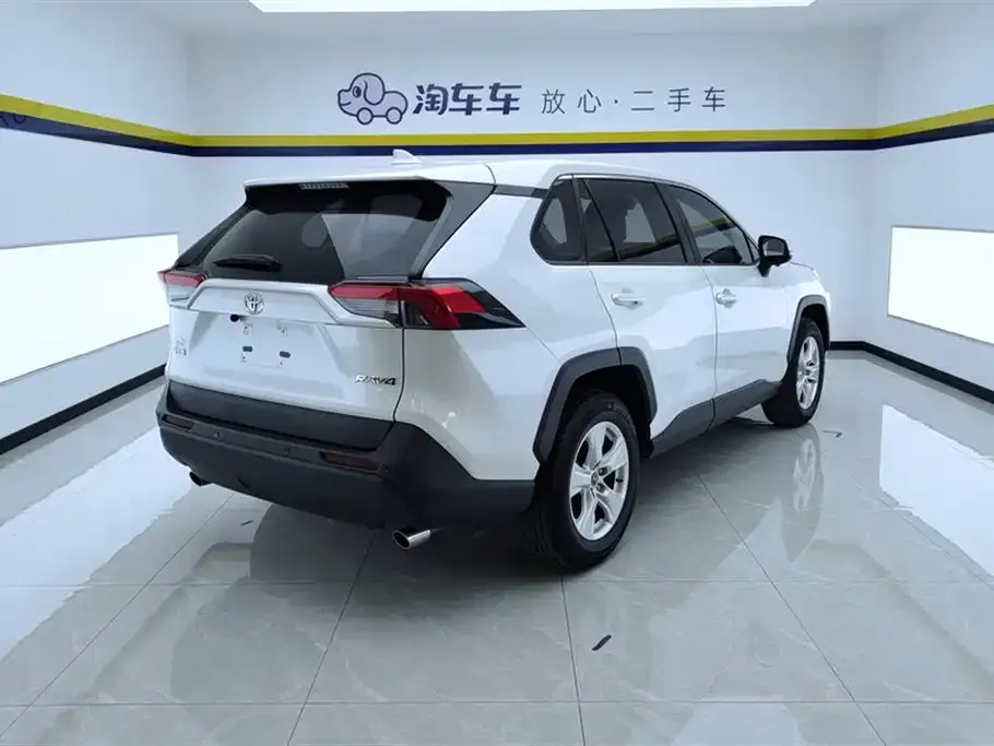 Toyota RAV4 — фото 5