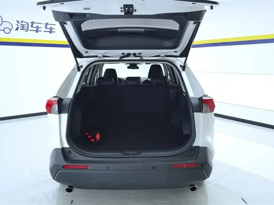 Toyota RAV4 — фото 6
