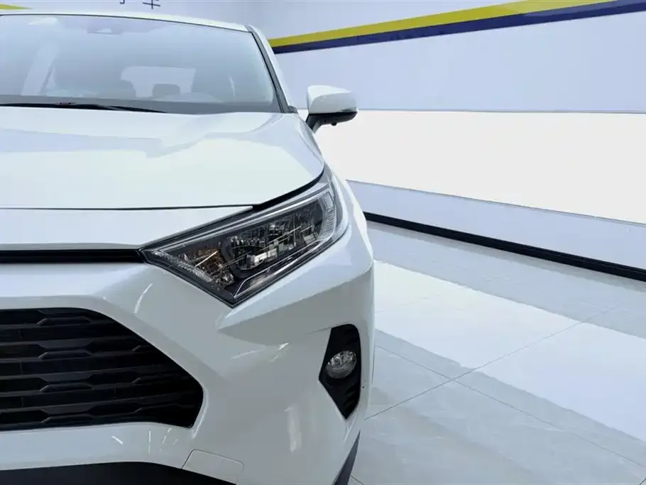 Toyota RAV4 — фото 9