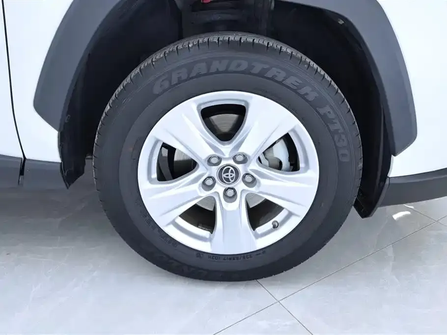 Toyota RAV4 — фото 4