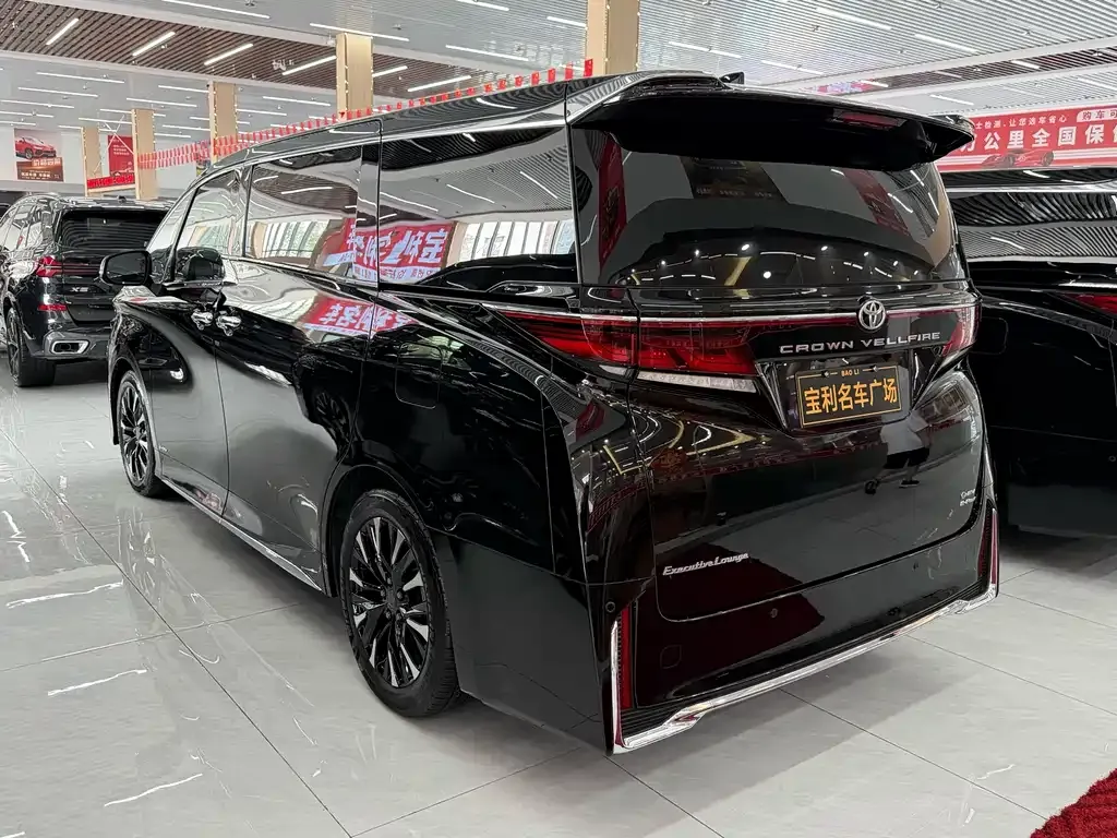 Toyota Vellfire — фото 10