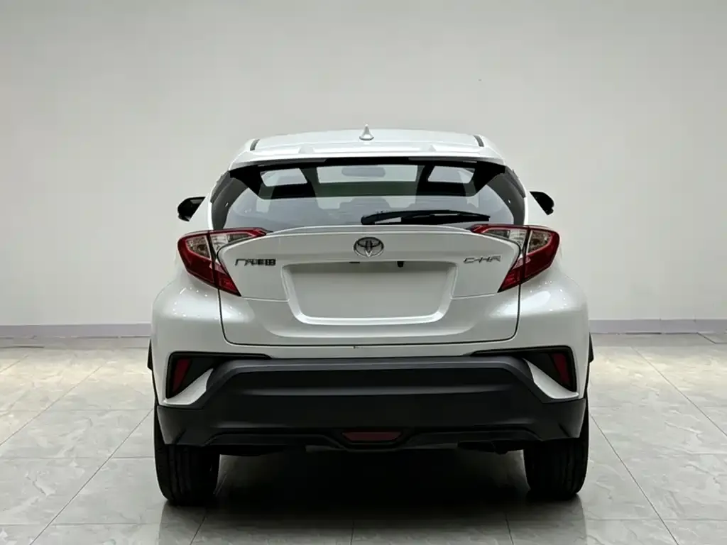 Toyota C-HR — фото 10