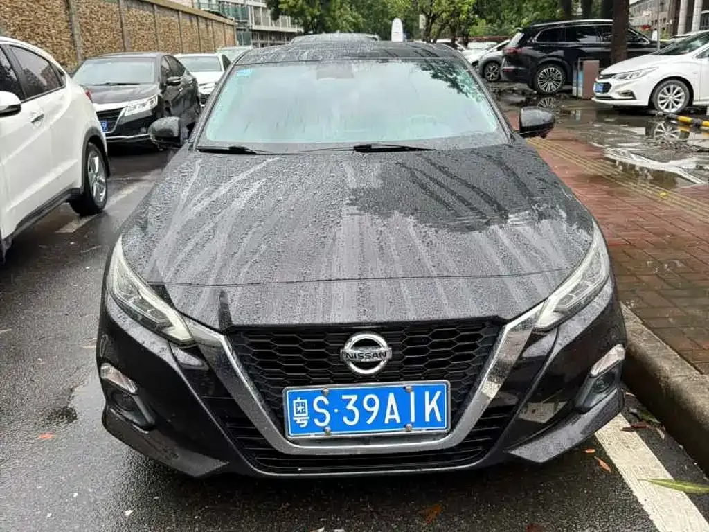 Nissan Teana — фото 1