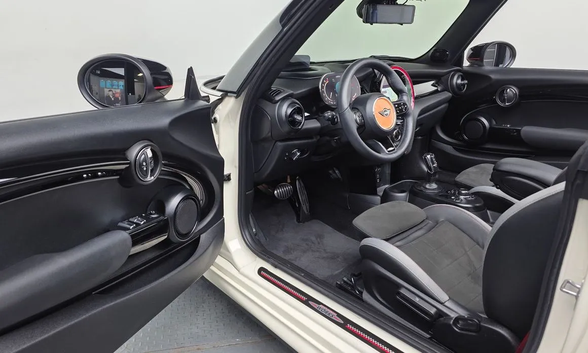 Mini Cooper Convertible 2022 из KR, фото 8