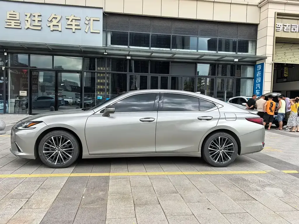 Lexus ES — фото 5