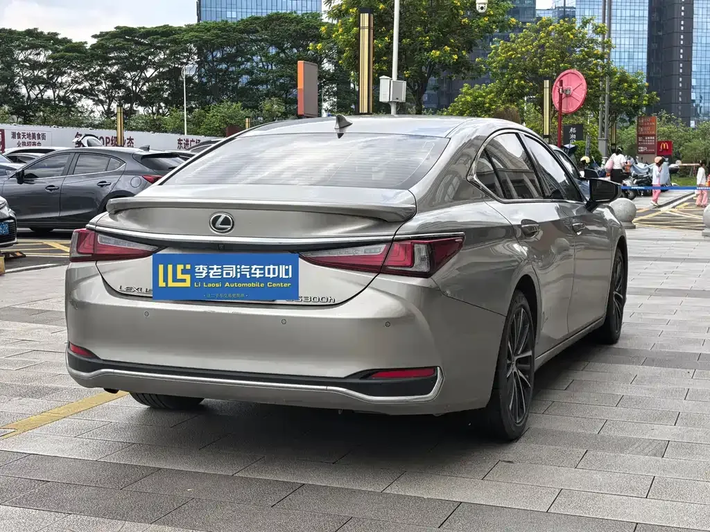 Lexus ES — фото 9