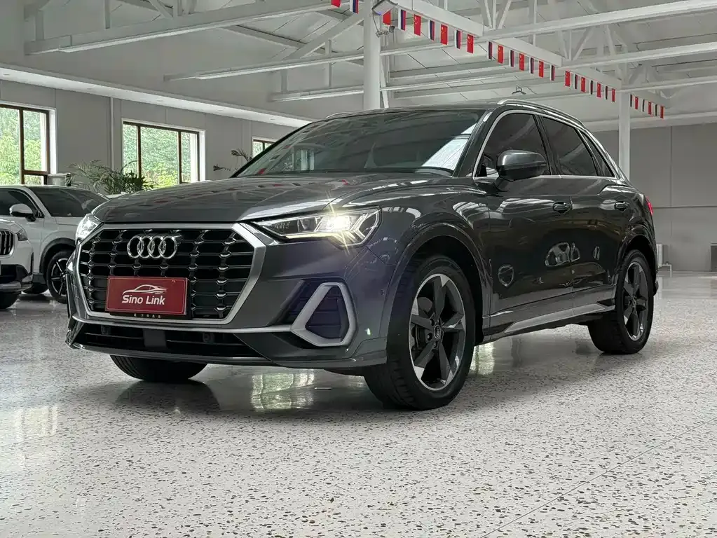 Audi Q3 — фото 1