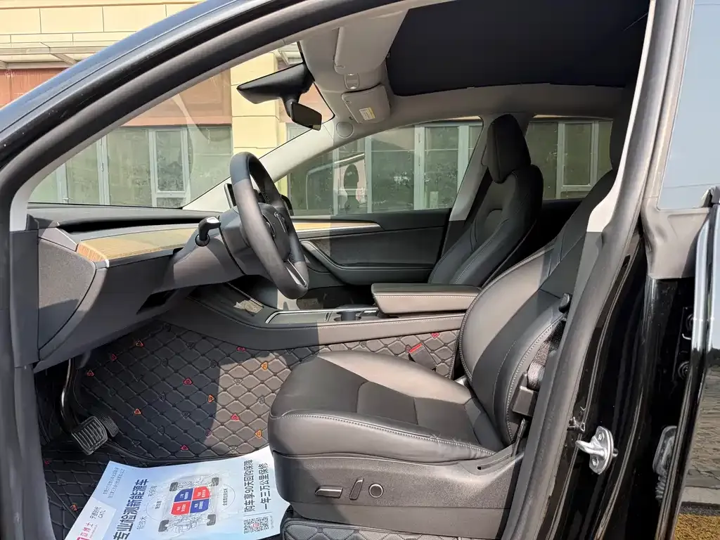 Tesla Model Y — фото 4
