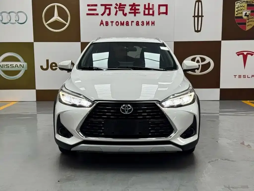 Toyota Yaris L — фото 4