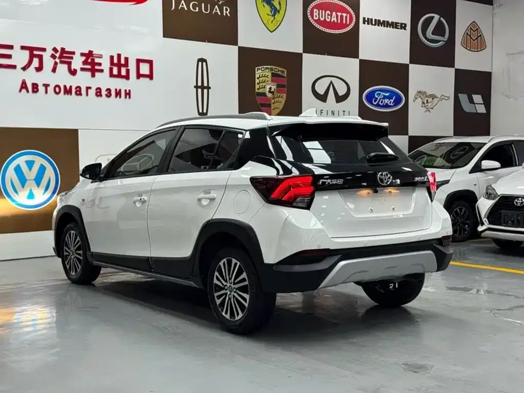 Toyota Yaris L — фото 10