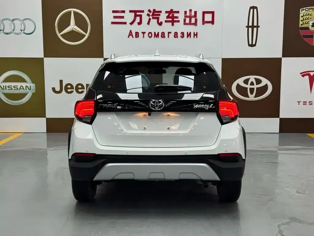 Toyota Yaris L — фото 2