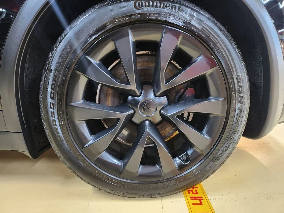 Tesla Model X — фото 10