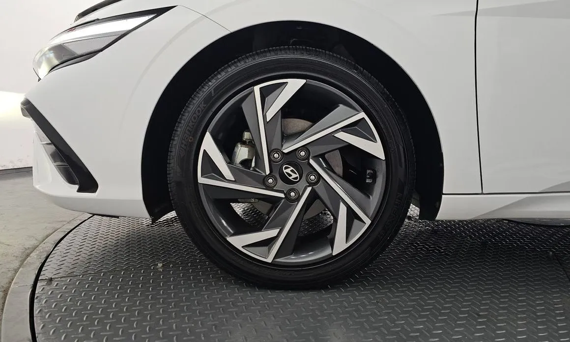 Hyundai AVANTE — фото 9