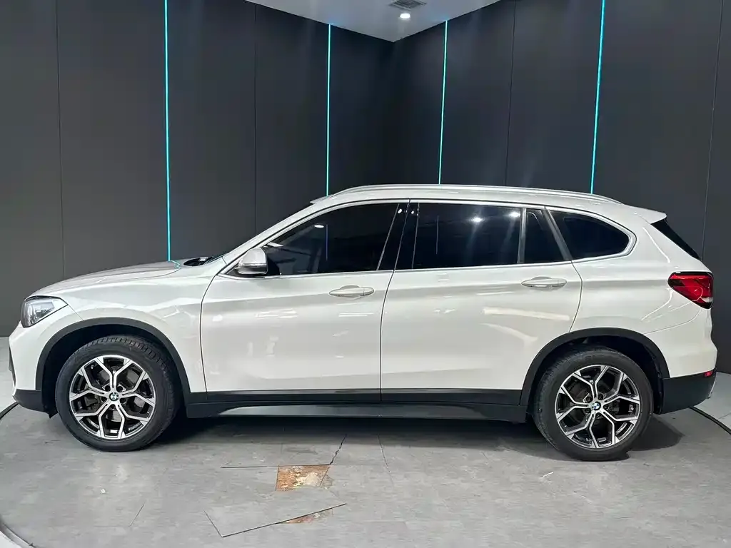 BMW X1 — фото 9