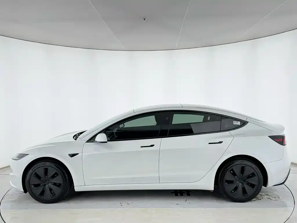 Tesla Model 3 — фото 5