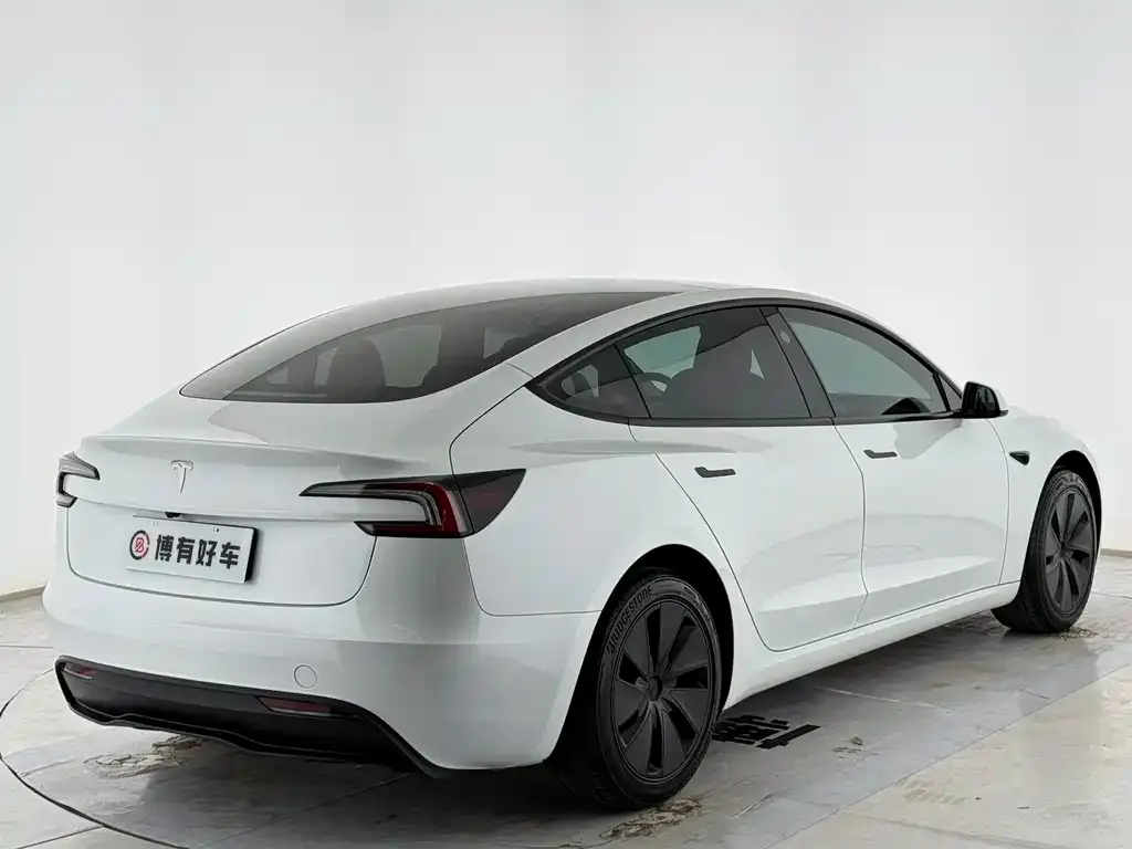 Tesla Model 3 — фото 4