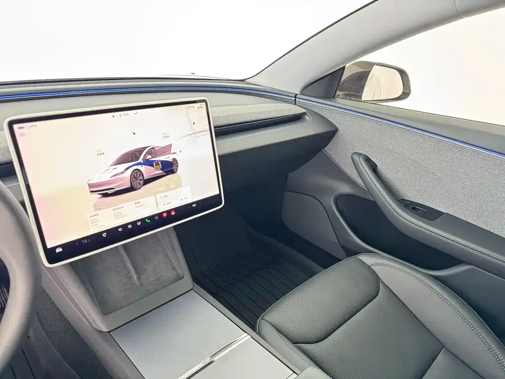 Tesla Model 3 — фото 10