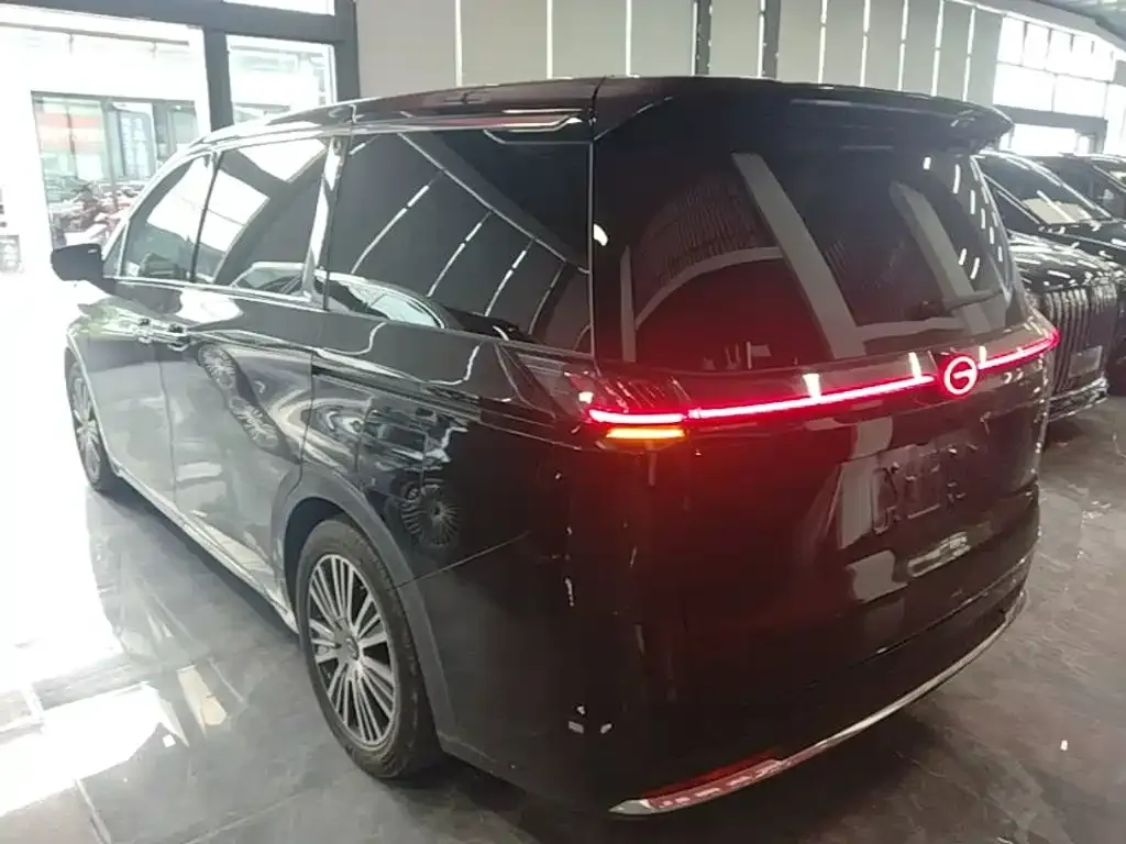 GAC Motor 传祺E8 PHEV — фото 8