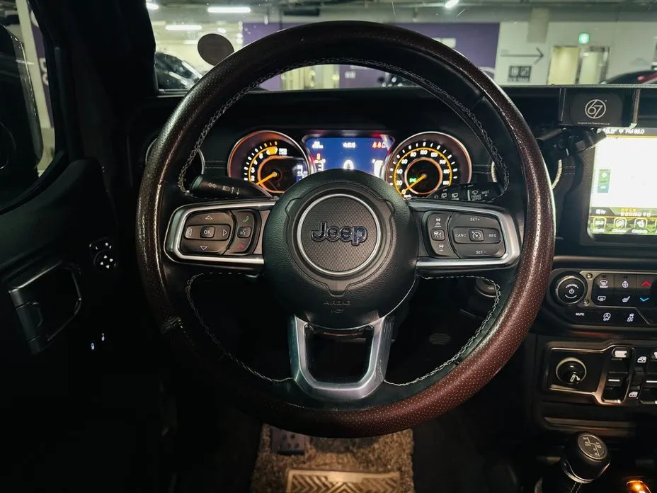 Jeep Wrangler — фото 9