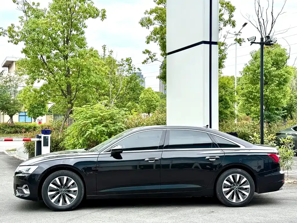 Audi A6L 2023 из CN, фото 10