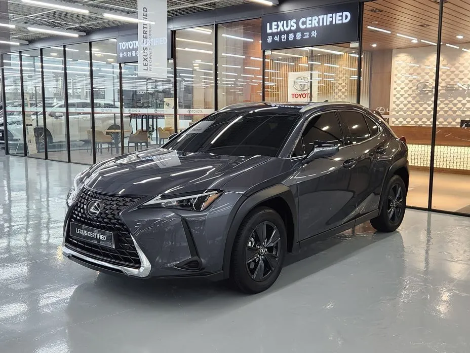 Lexus UX — фото 1
