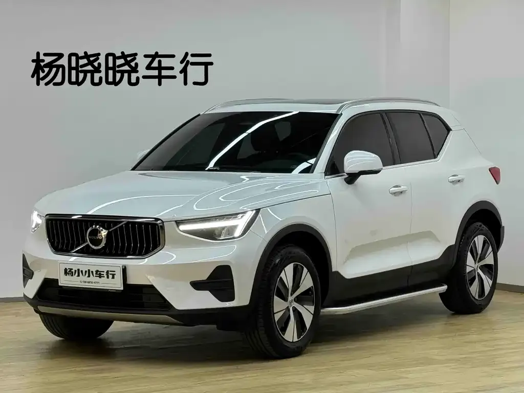 Volvo XC40 — фото 1